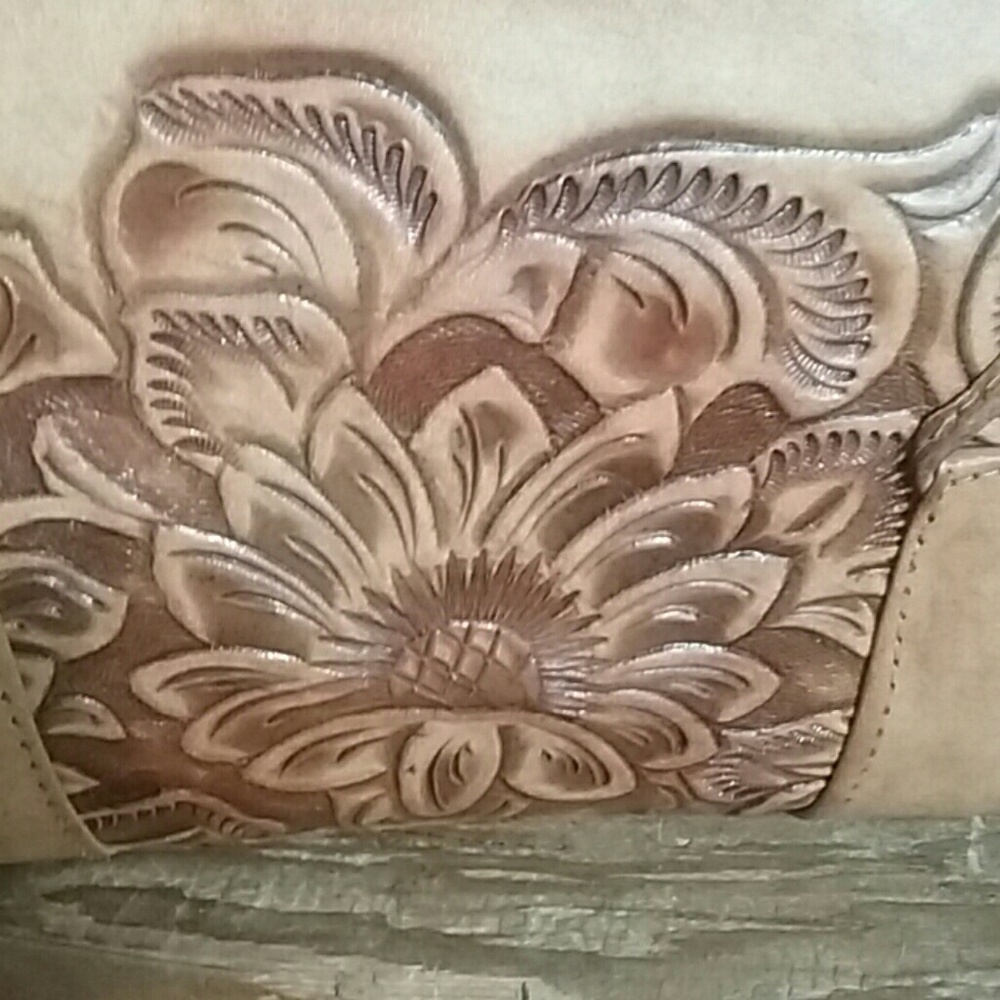 Vintage hand tooled leather purse - Picture 2 of 8